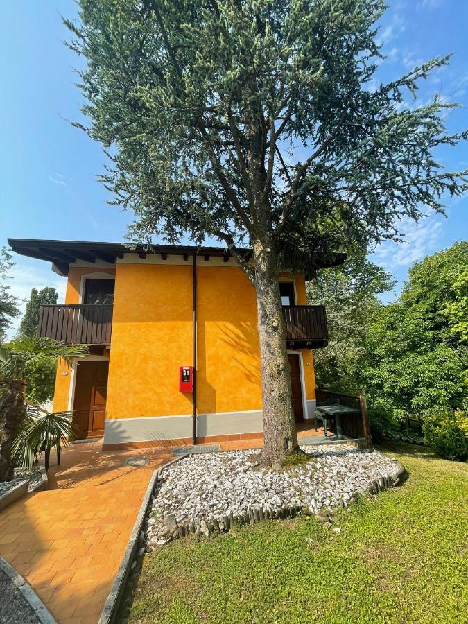 Oasi Del Garda 2 Apartment Monzambano Bagian luar foto